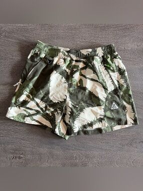 Nike ACG Men's Olive Green Camo Athletic Shorts